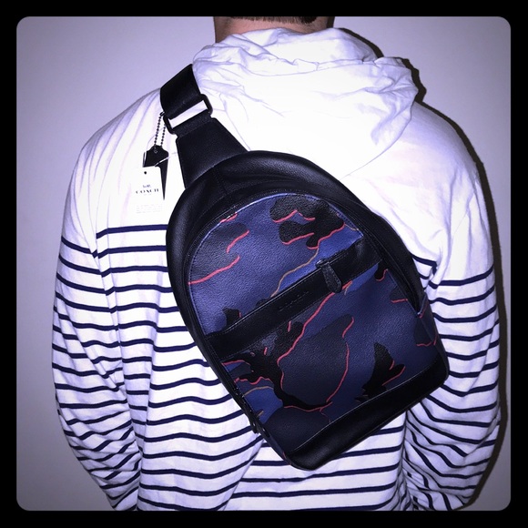 CHARLES PACK CAMO PV SHOULDER BAG - Picture 1 of 3